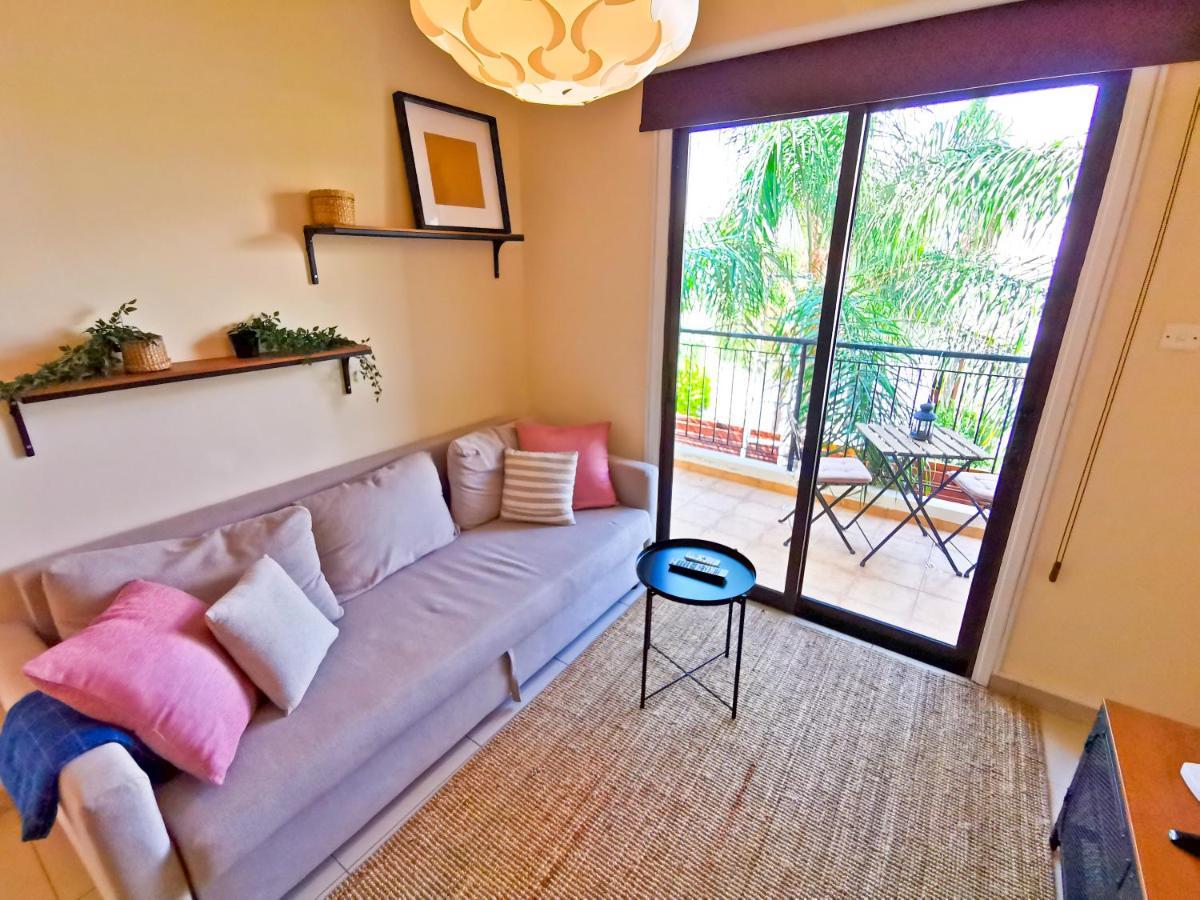 Sunny Pool Apartment Ворокліні Екстер'єр фото