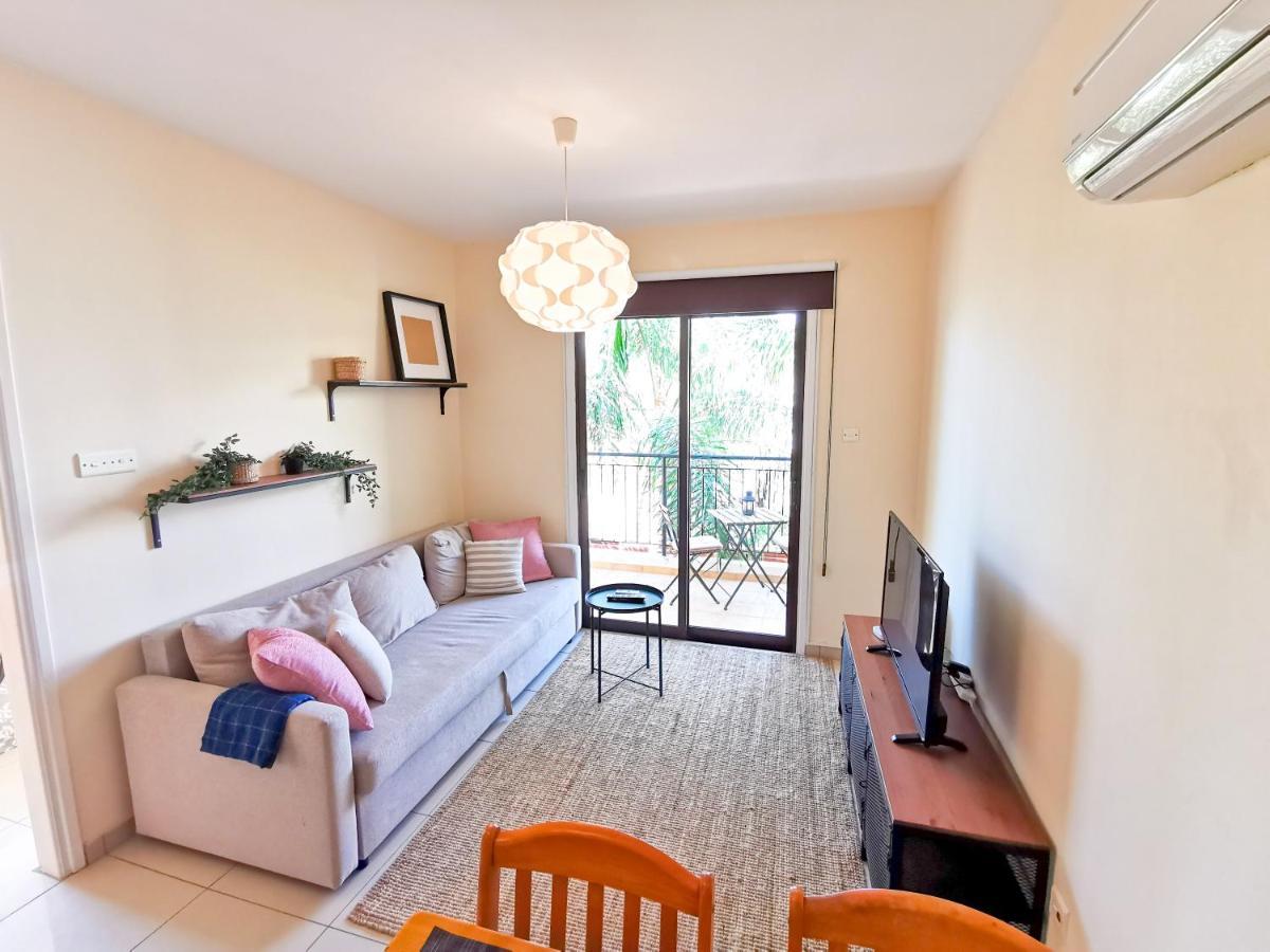 Sunny Pool Apartment Ворокліні Екстер'єр фото