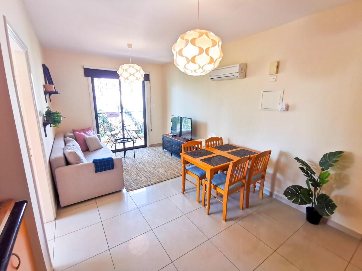 Sunny Pool Apartment Ворокліні Екстер'єр фото