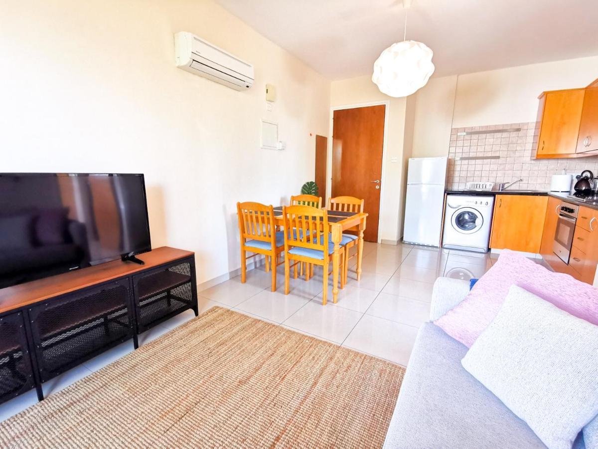 Sunny Pool Apartment Ворокліні Екстер'єр фото